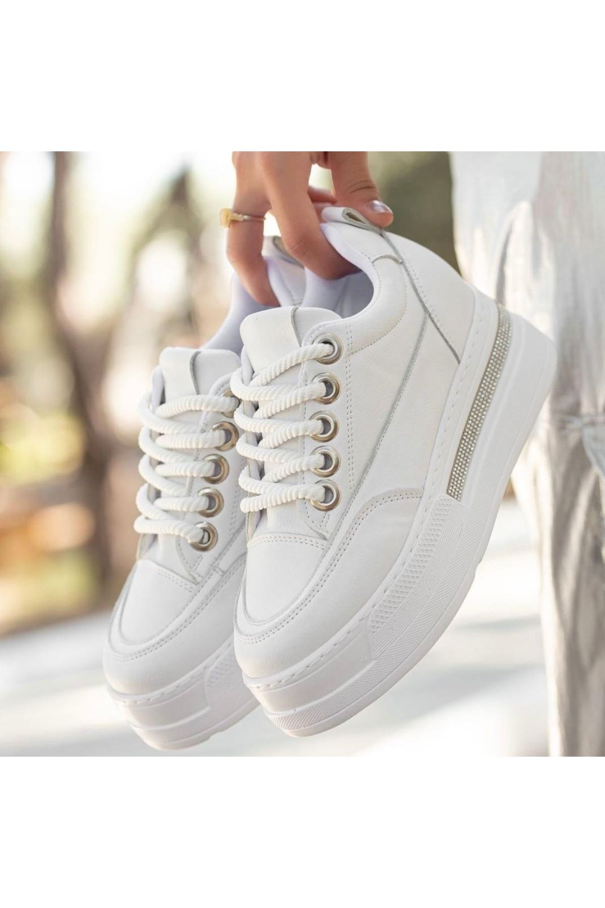 Lulu Beyaz Cilt Bağcıklı Spor Ayakkabı
