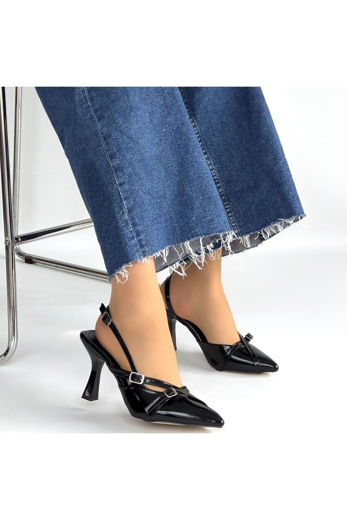 Tetti Siyah Rugan Topuklu Ayakkabı
