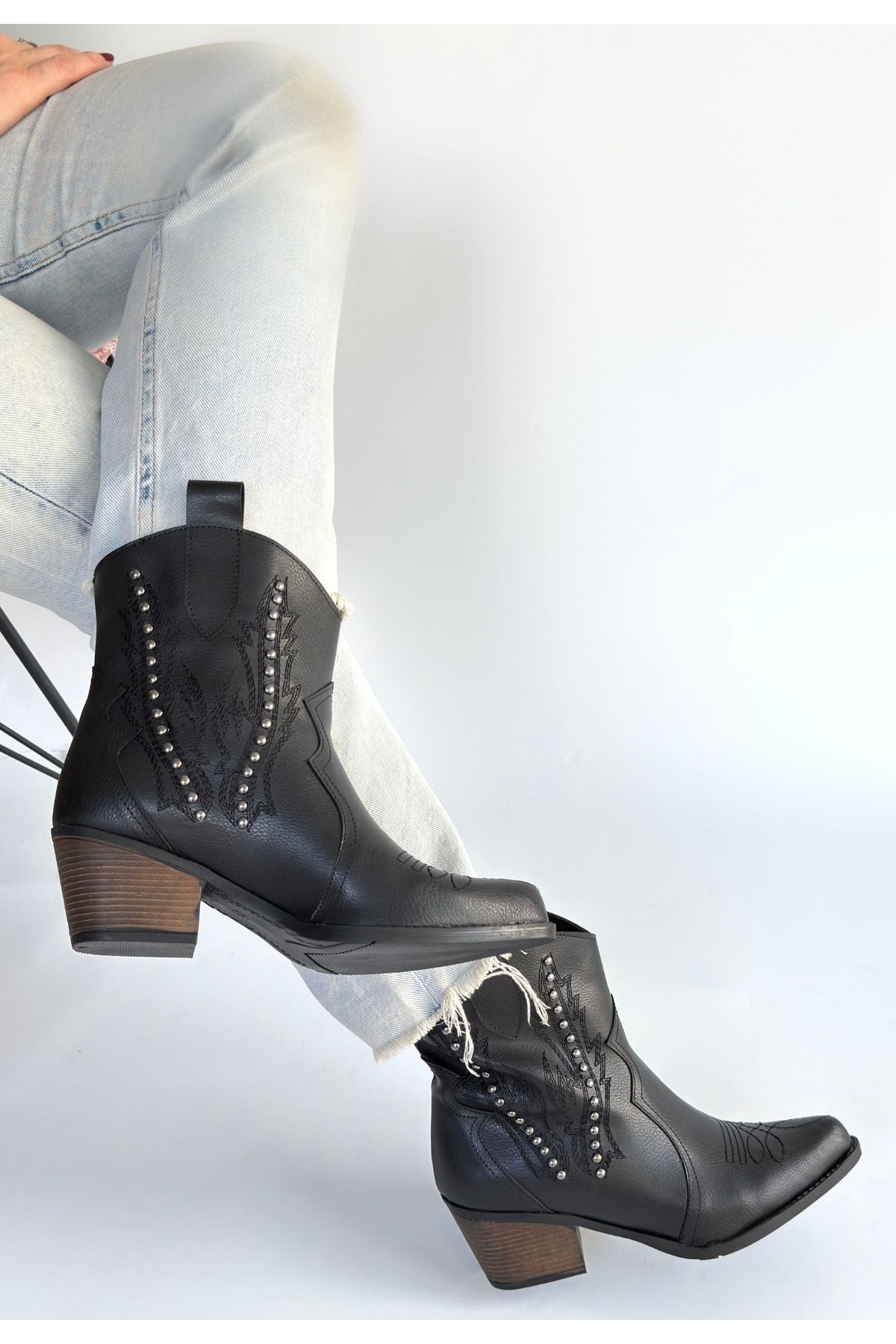 Matin Siyah Cilt Topuklu Bot