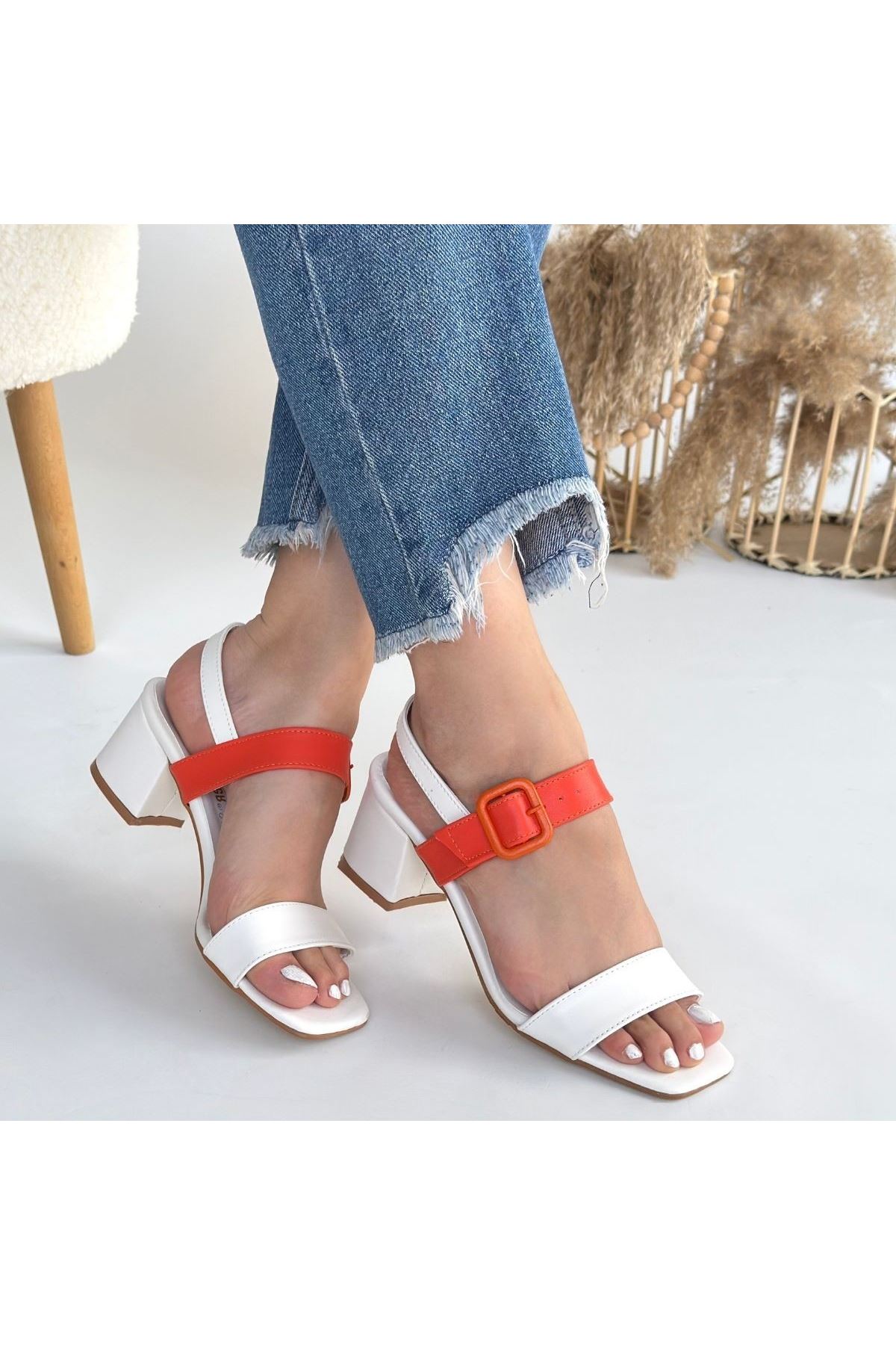 Year Beyaz Cilt Turuncu Detaylı Beyaz Topuklu Ayakkabı
