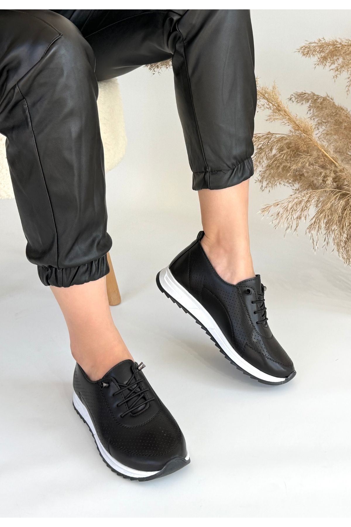 Tone Siyah Cilt Bağcıklı Spor Ayakkabı