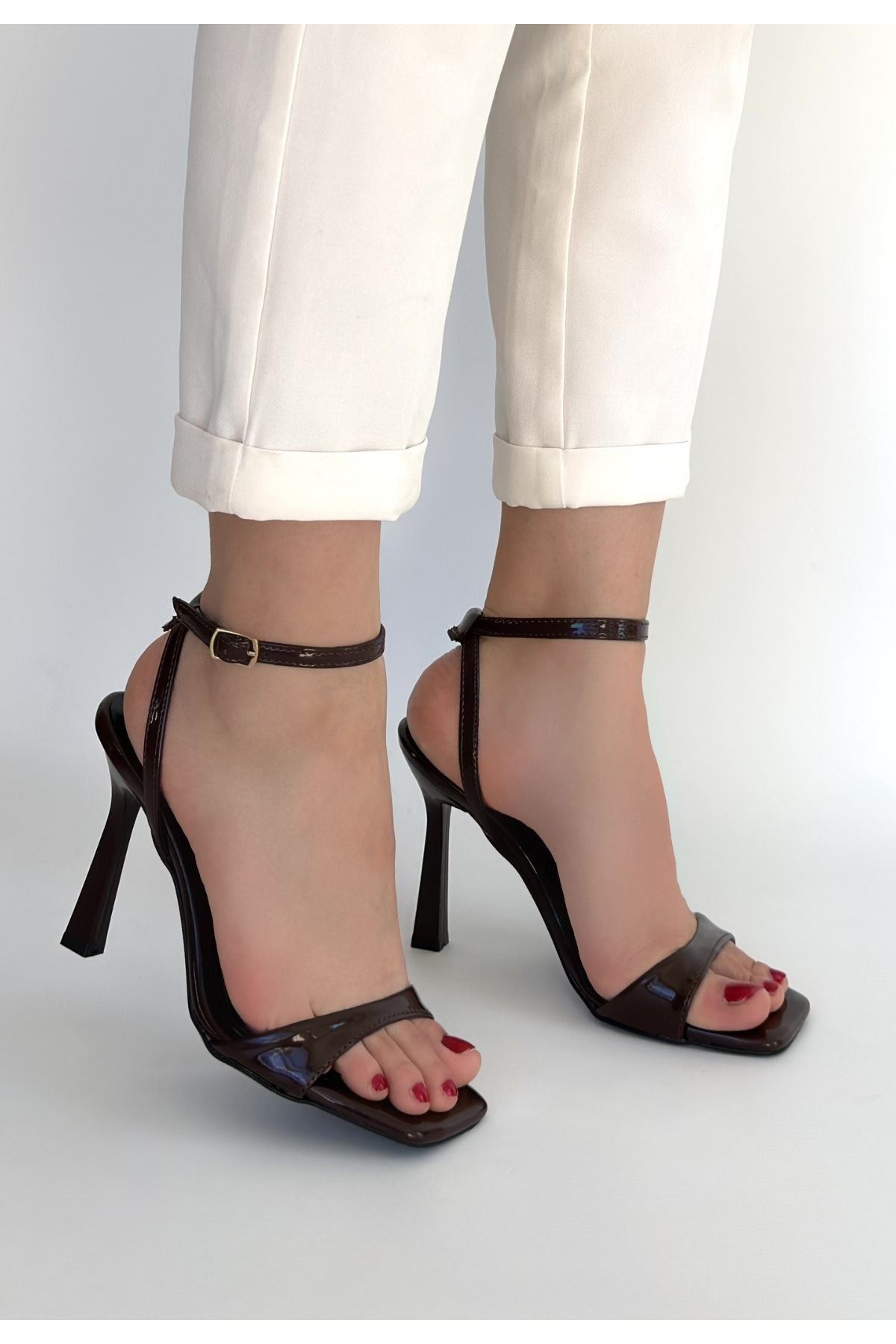 Jowin Kahverengi Rugan Topuklu Bilekten Kemerli Ayakkabı