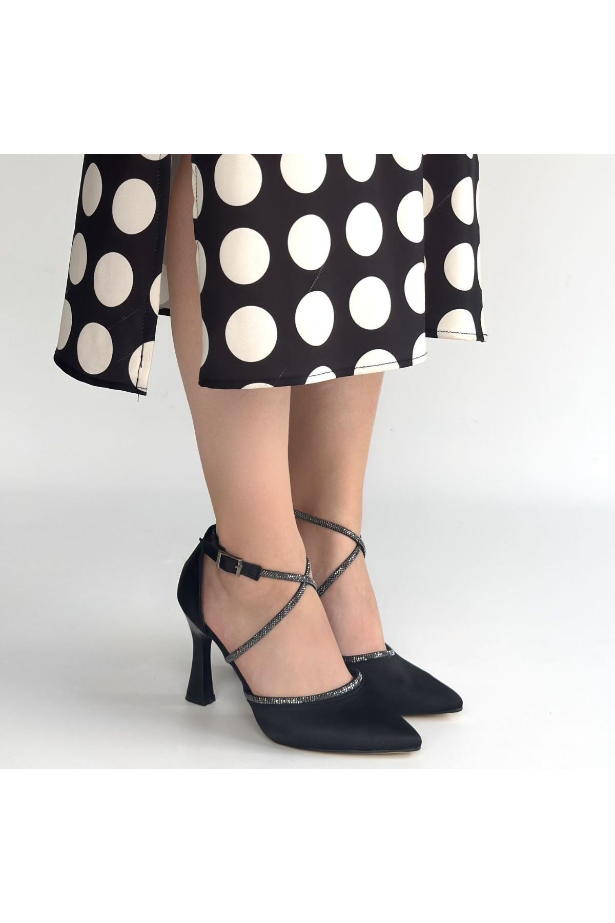 Kanji Siyah Saten Topuklu Ayakkabı