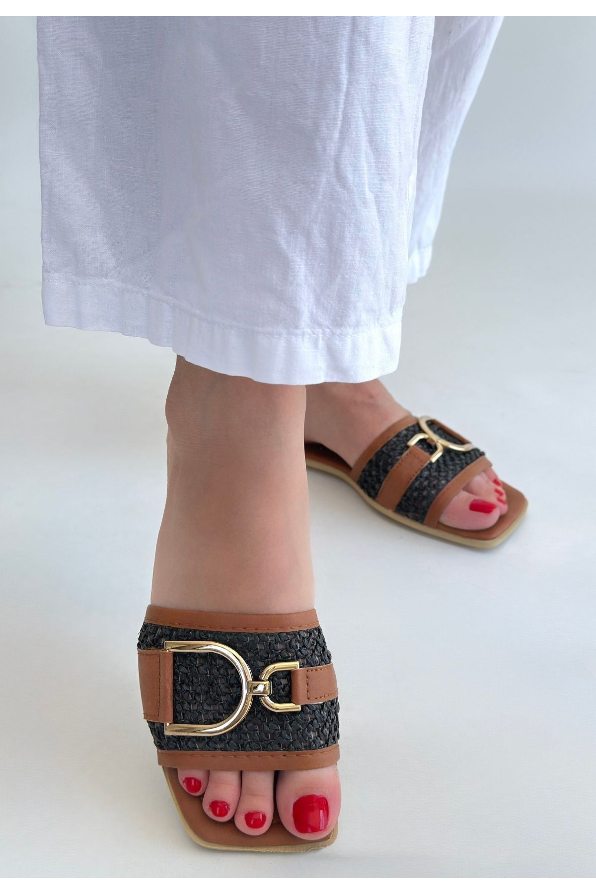 Pıer Siyah Cilt Terlik