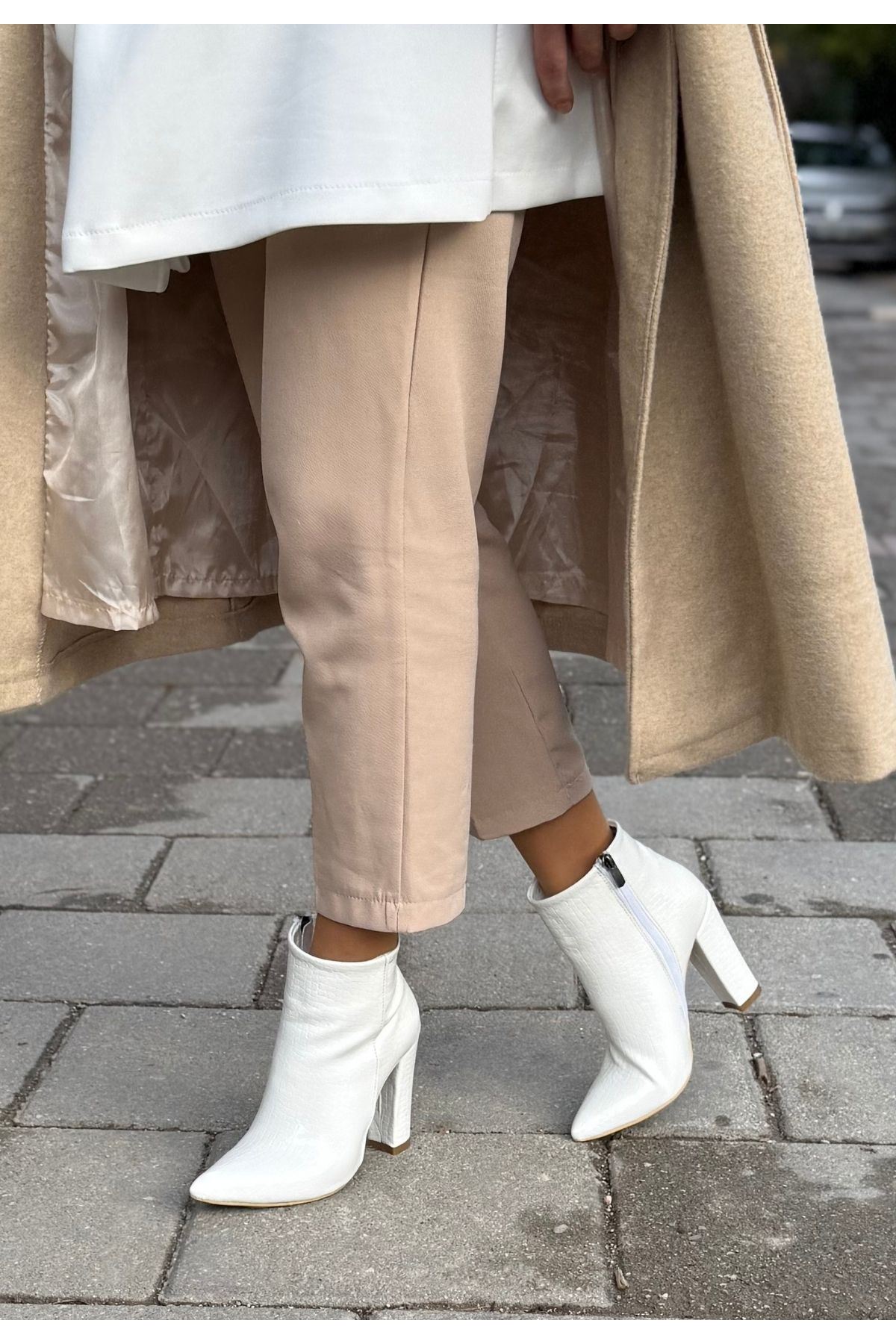 Loora Beyaz Rugan Desenli Topuklu Bot