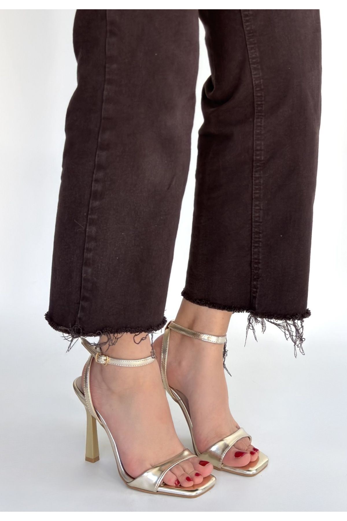 Jowin Gold Rugan Topuklu Bilekten Kemerli Ayakkabı