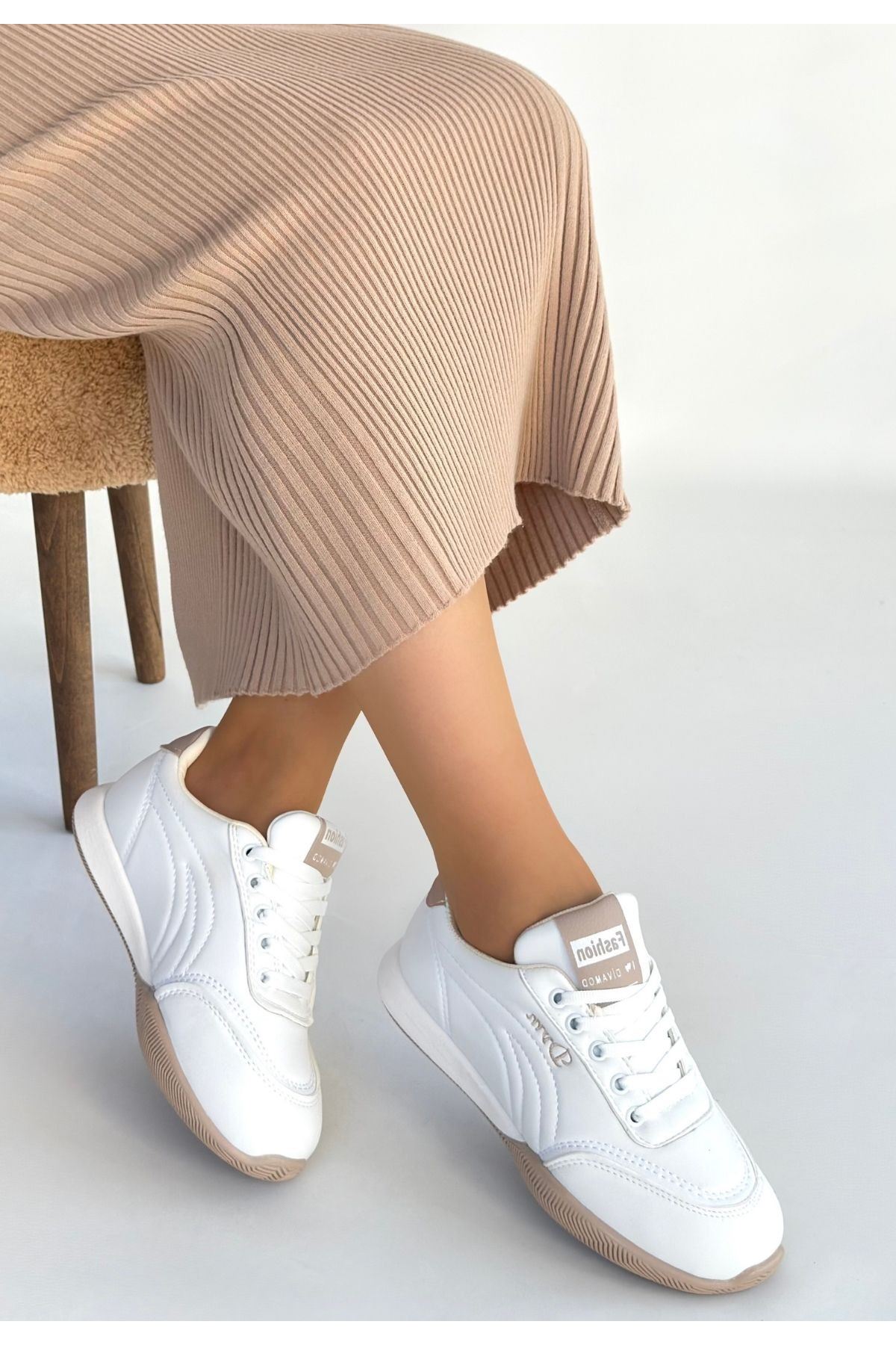 Tawen Beyaz Cilt Bağcıklı Spor Ayakkabı