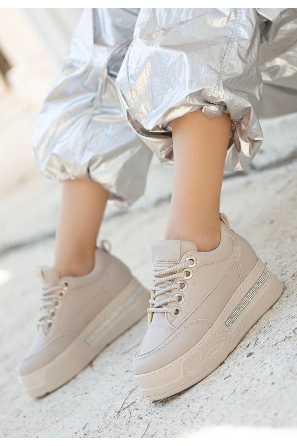 Lulu Bej Cilt Bağcıklı Spor Ayakkabı