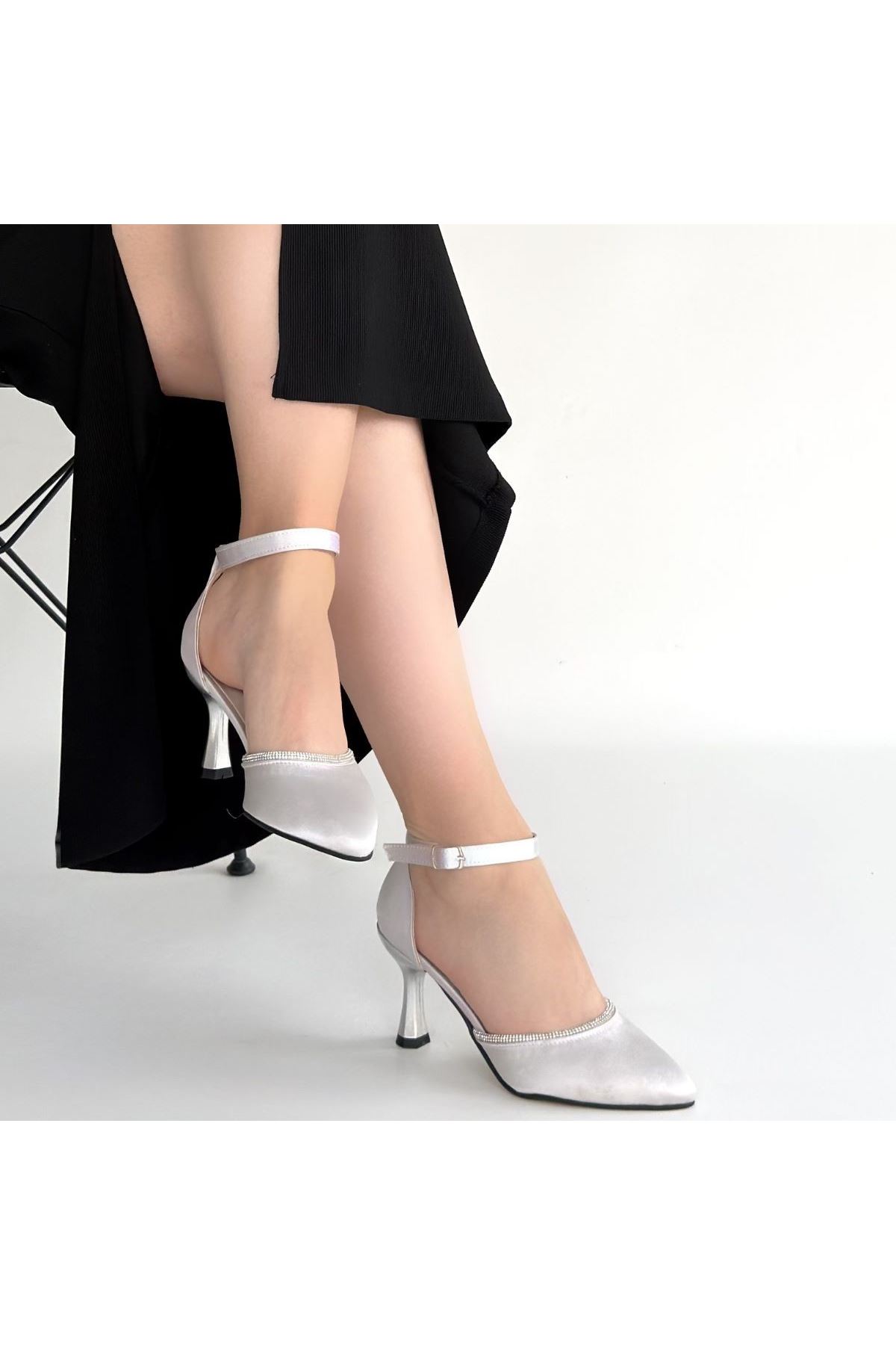 Mejja Gri Saten Topuklu Ayakkabı