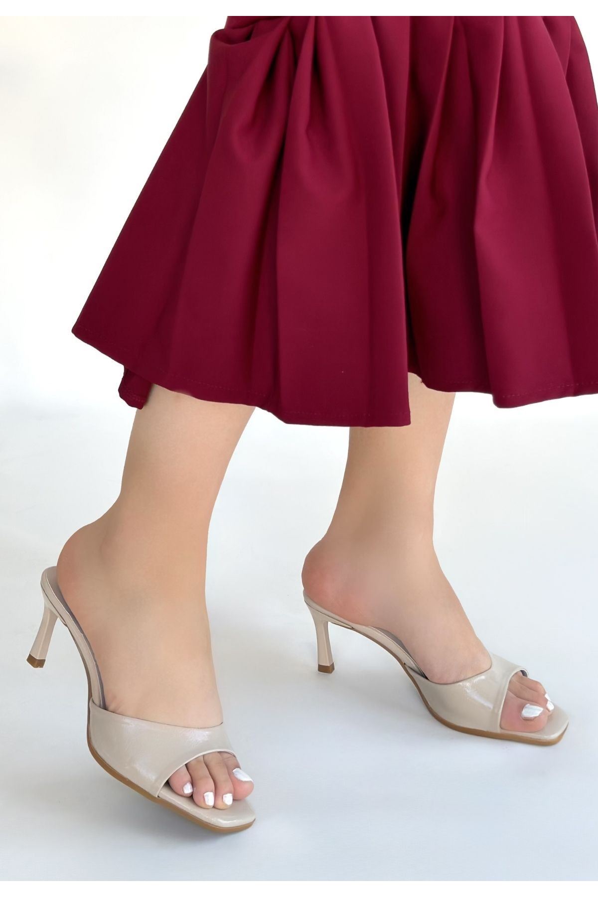 Ribay Bej Rugan Topuklu Terlik