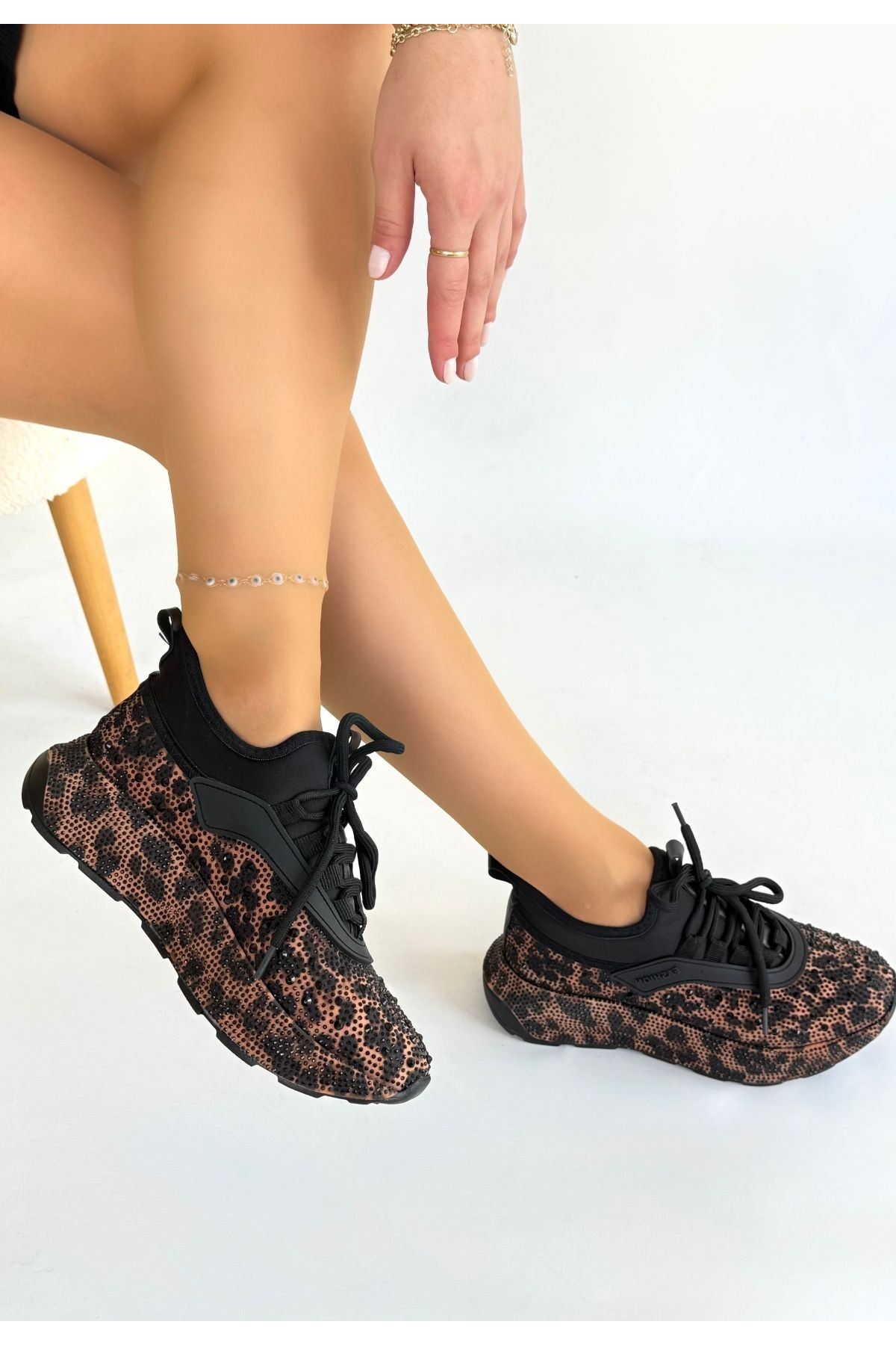 Rimay Kahverengi Leopar Boncuk İşlemeli Spor Ayakkabı