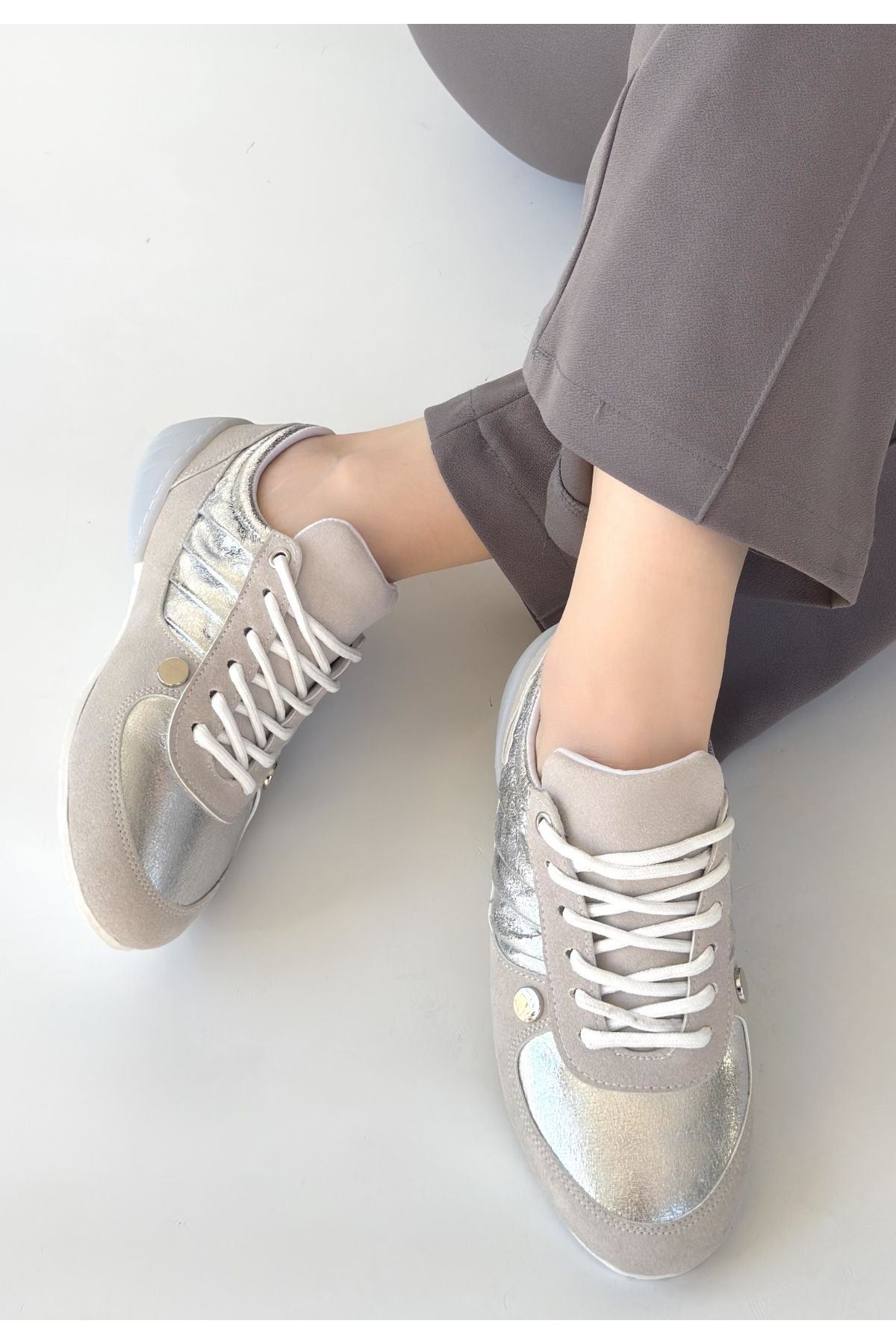 Jawen Gri Nubuk Gümüş Detaylı Spor Ayakkabı