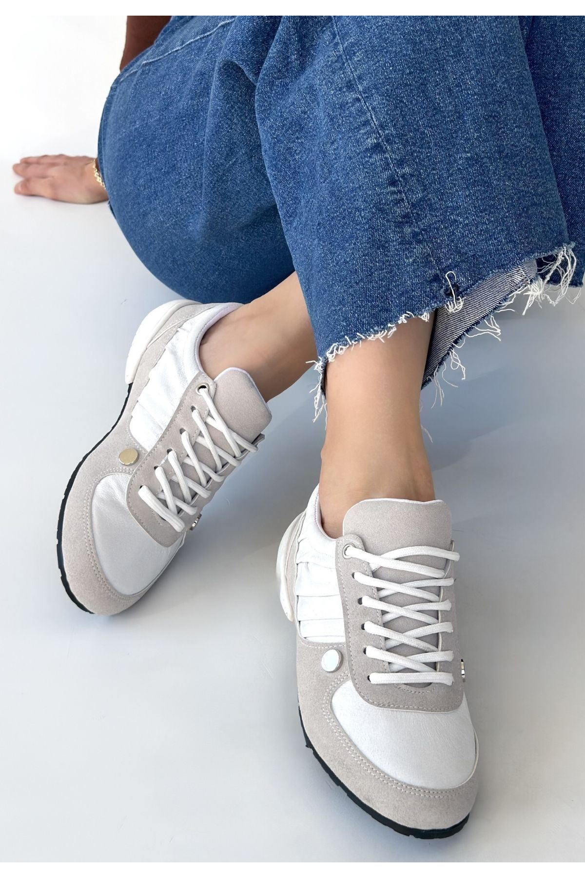 Jawen Gri Nubuk Beyaz Detaylı Spor Ayakkabı