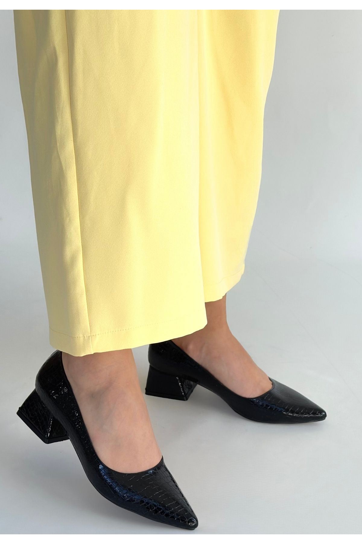 Meort Siyah Rugan Topuklu Ayakkabı