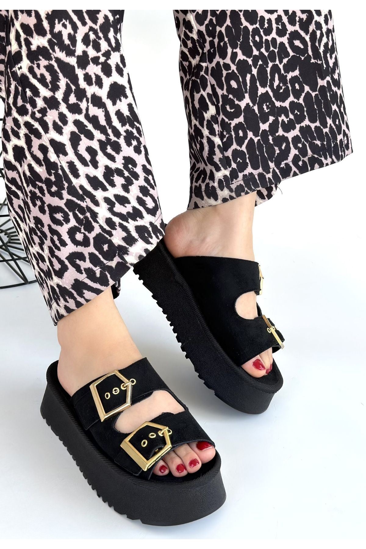 Coer Siyah Süet Çift Tokalı Terlik