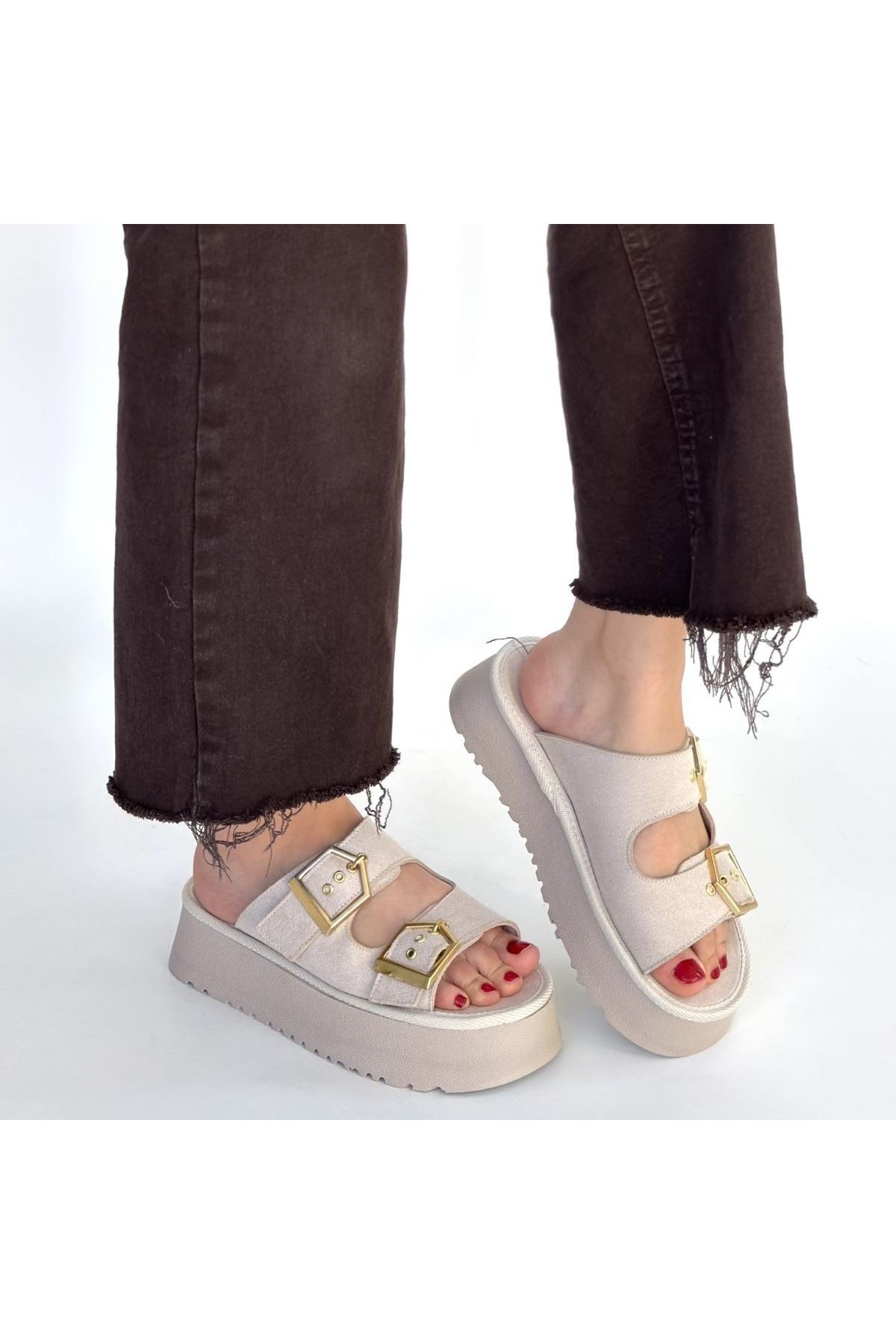 Coer Bej Süet Çift Tokalı Terlik