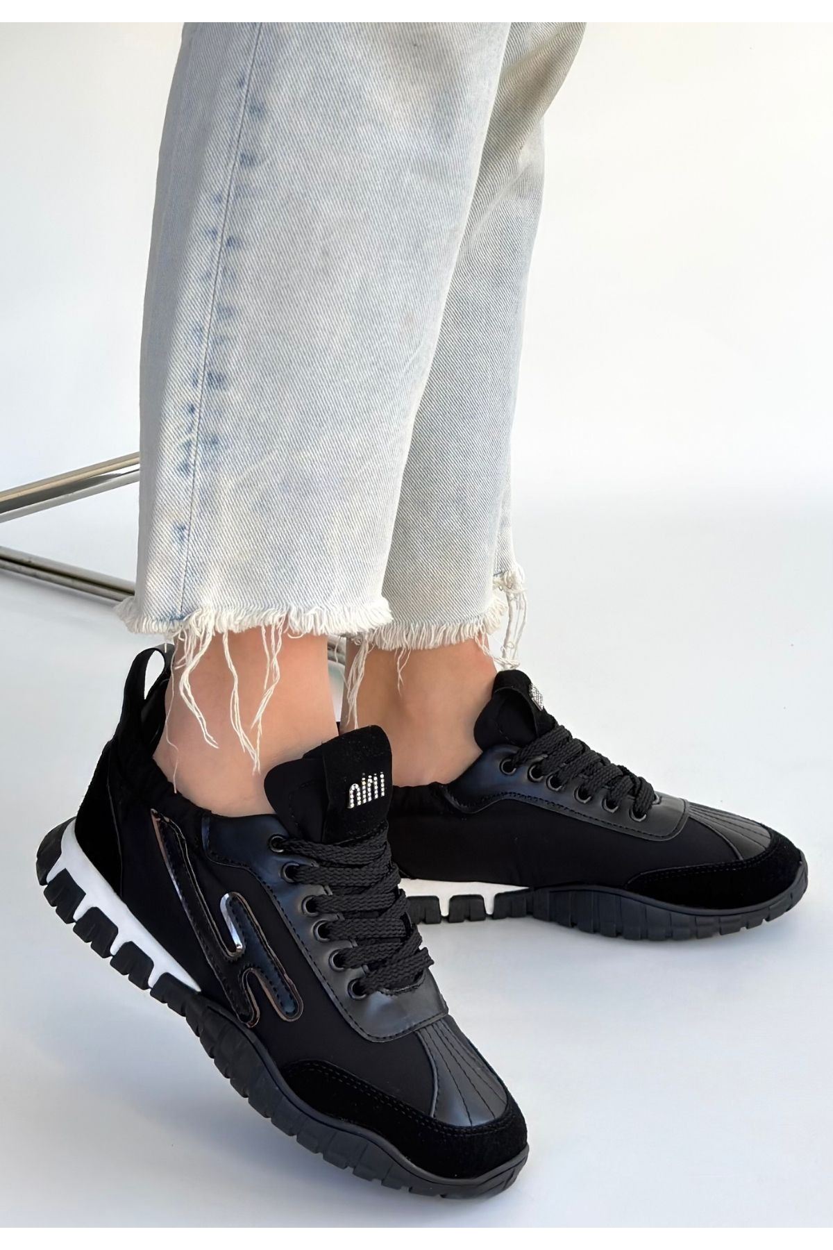 Huer Siyah Nubuk Bağcıklı Spor Ayakkabı