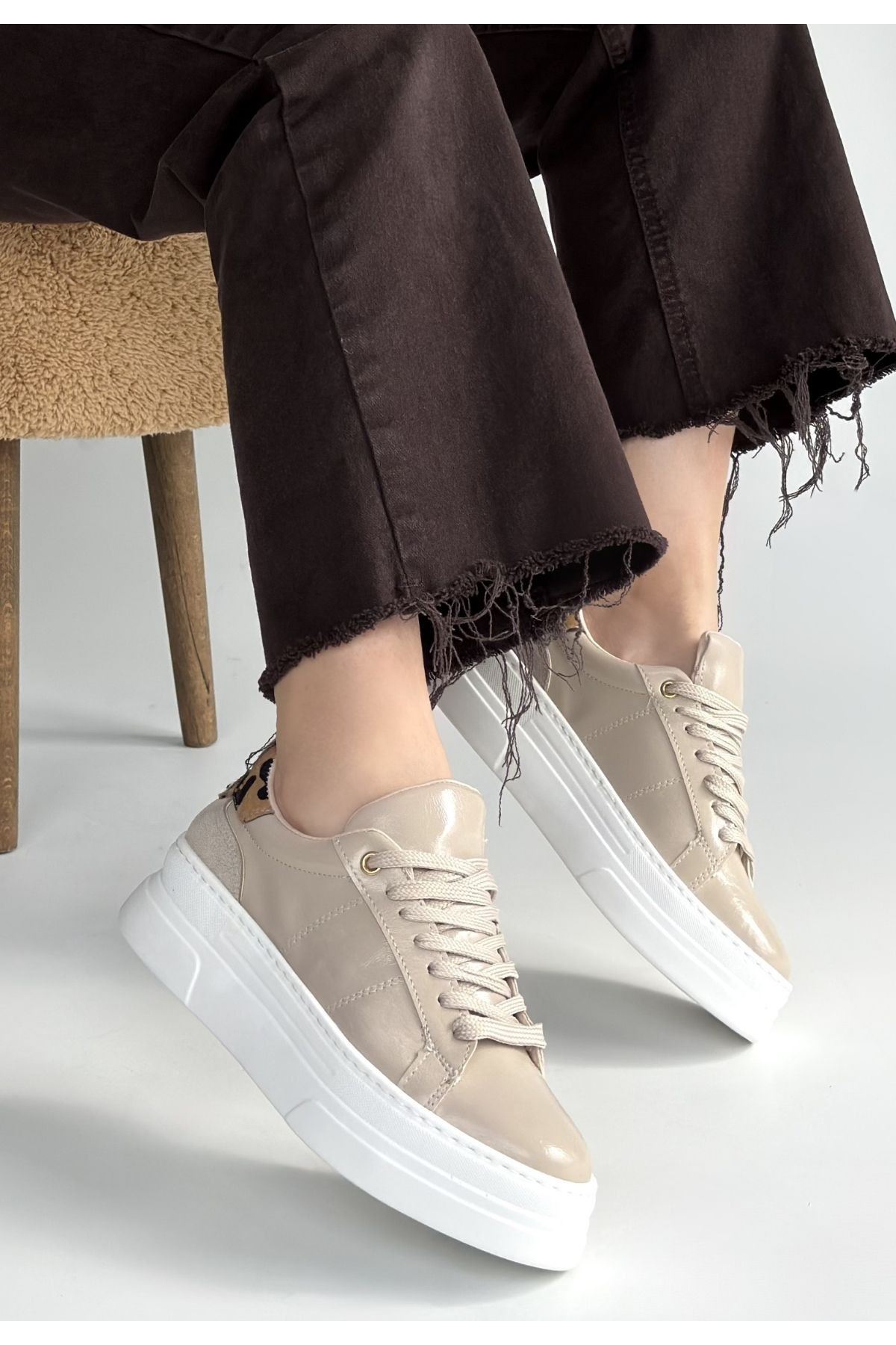 Jetan Bej Rugan Bağcıklı Spor Ayakkabı