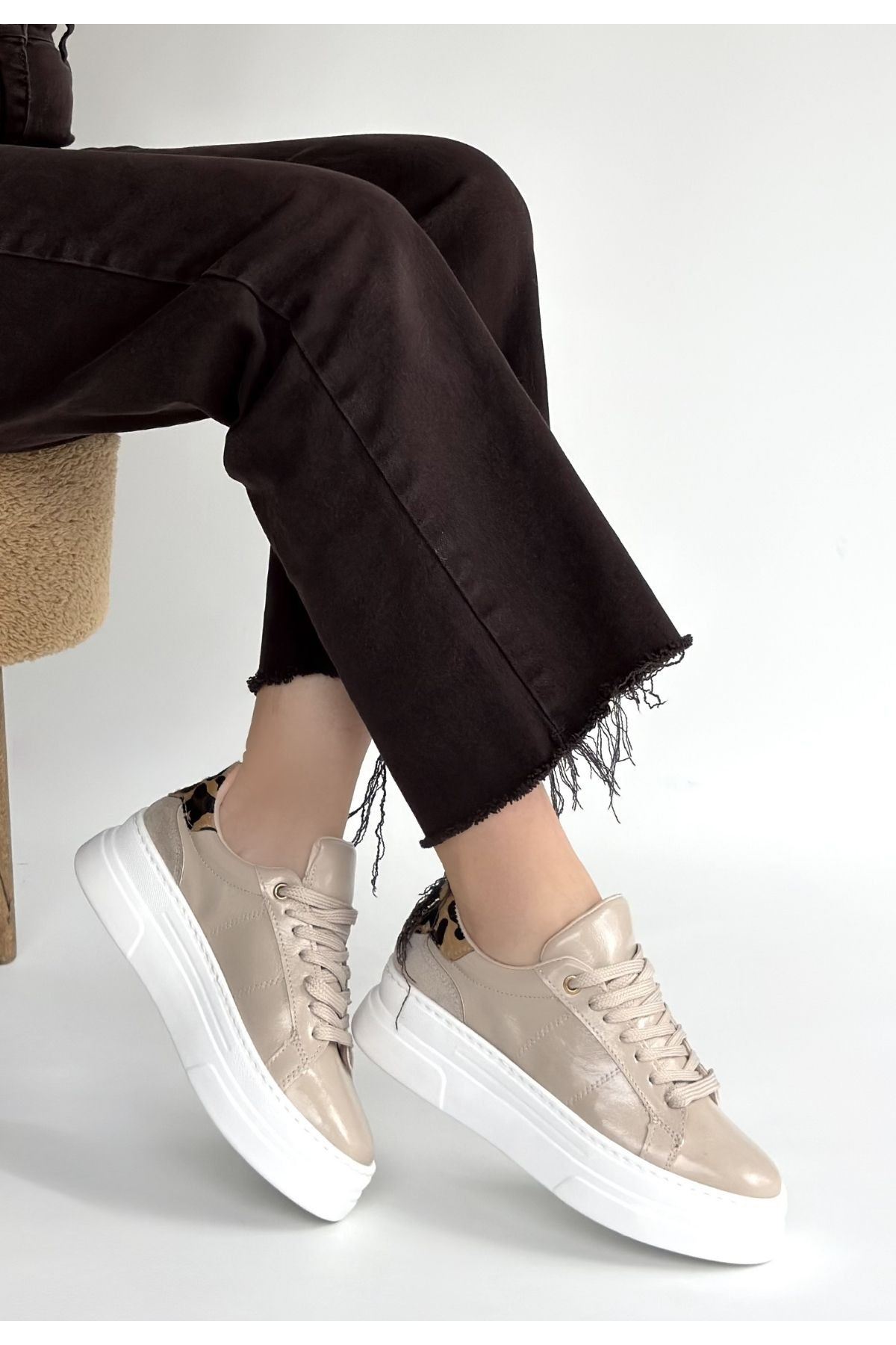 Jetan Bej Rugan Bağcıklı Spor Ayakkabı