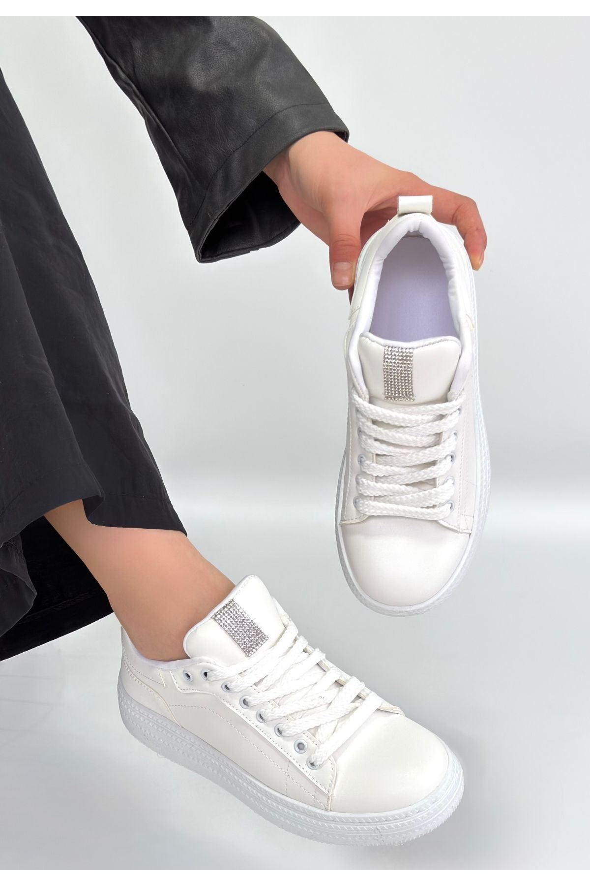 Yier Beyaz Cilt Bağcıklı Spor Ayakkabı