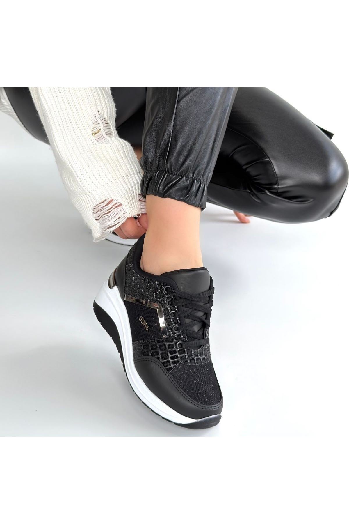 Geja Siyah Cilt Bağcıklı Beyaz Tabanlı Spor Ayakkabı