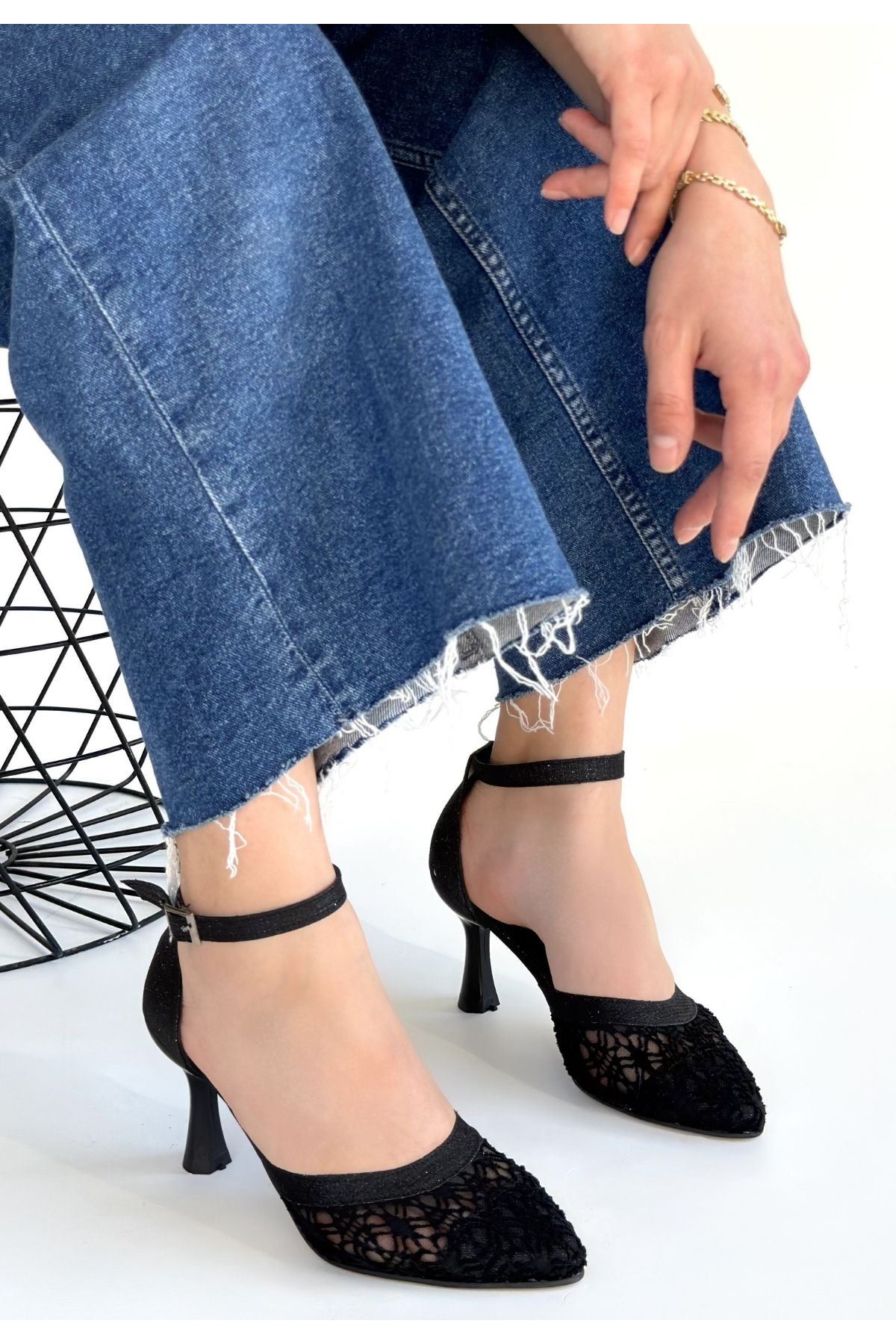 Weja Siyah Cilt Tül Detaylı Simli Topuklu Ayakkabı