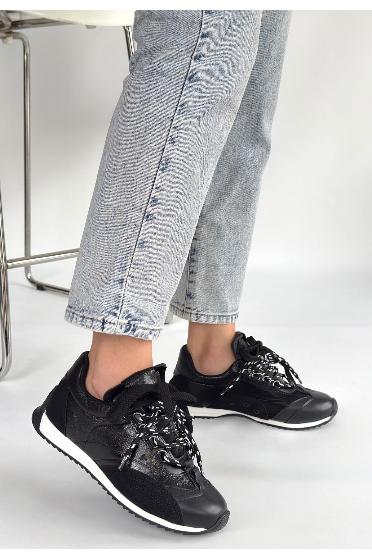Ranu Siyah Cilt Paraşüt Detaylı Bağcıklı Spor Ayakkabı