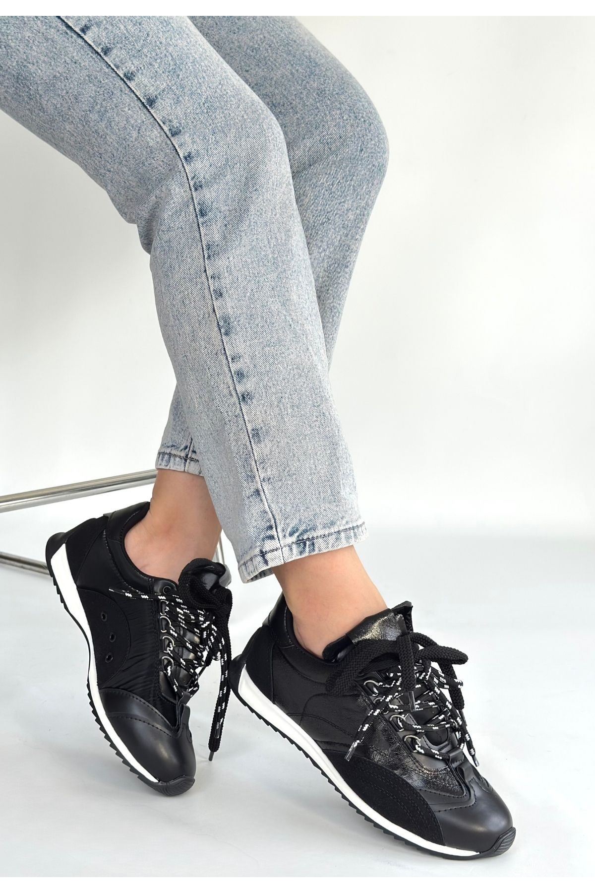 Ranu Siyah Cilt Paraşüt Detaylı Bağcıklı Spor Ayakkabı