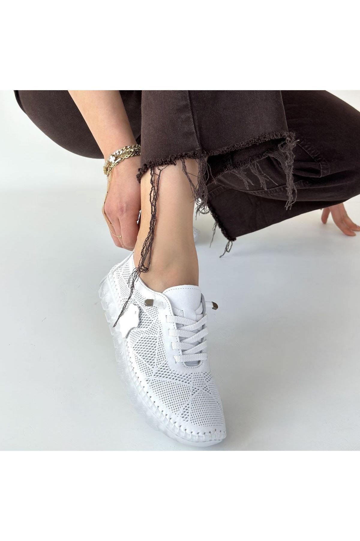 Omma Beyaz Deri Lazerli Bağcıklı Spor Ayakkabı