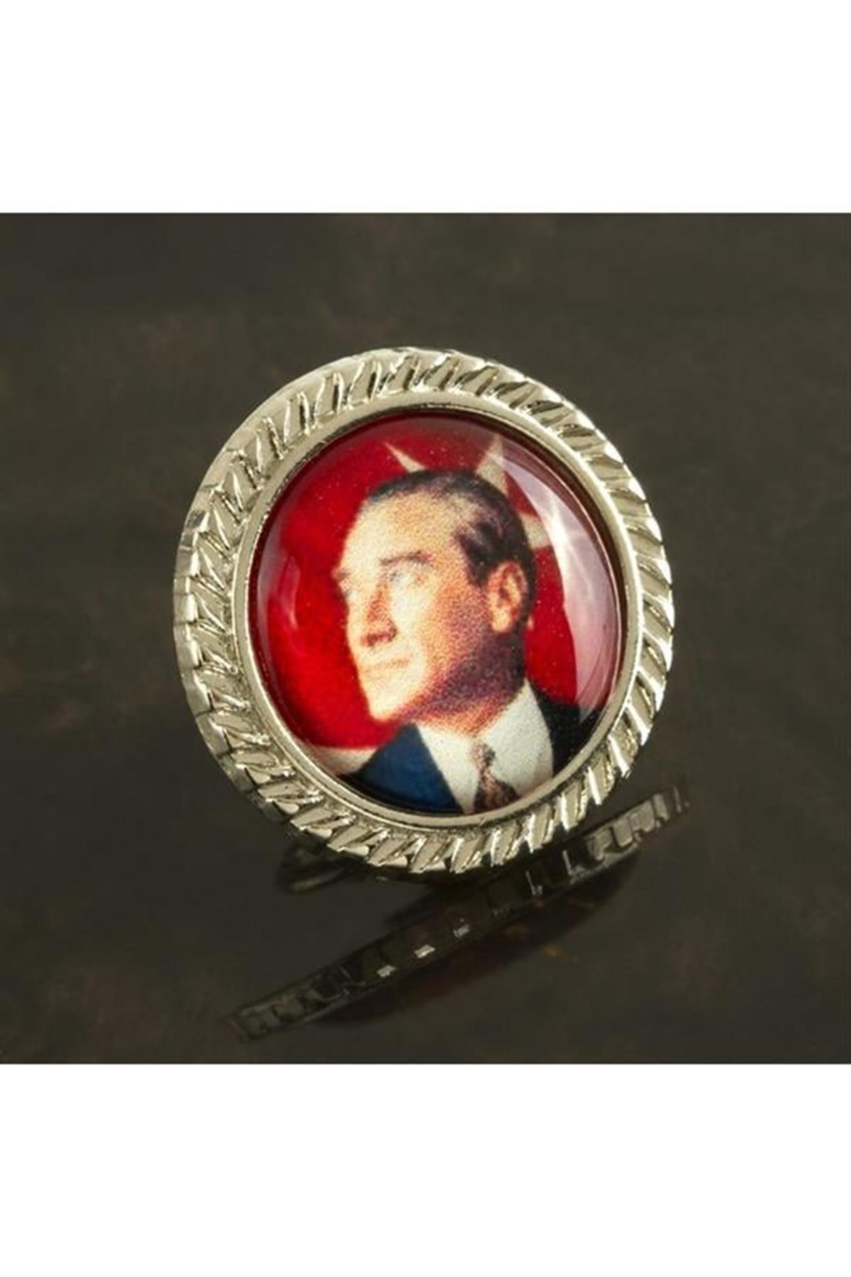 Atatürk Yaka Rozet - Gümüş Rengi