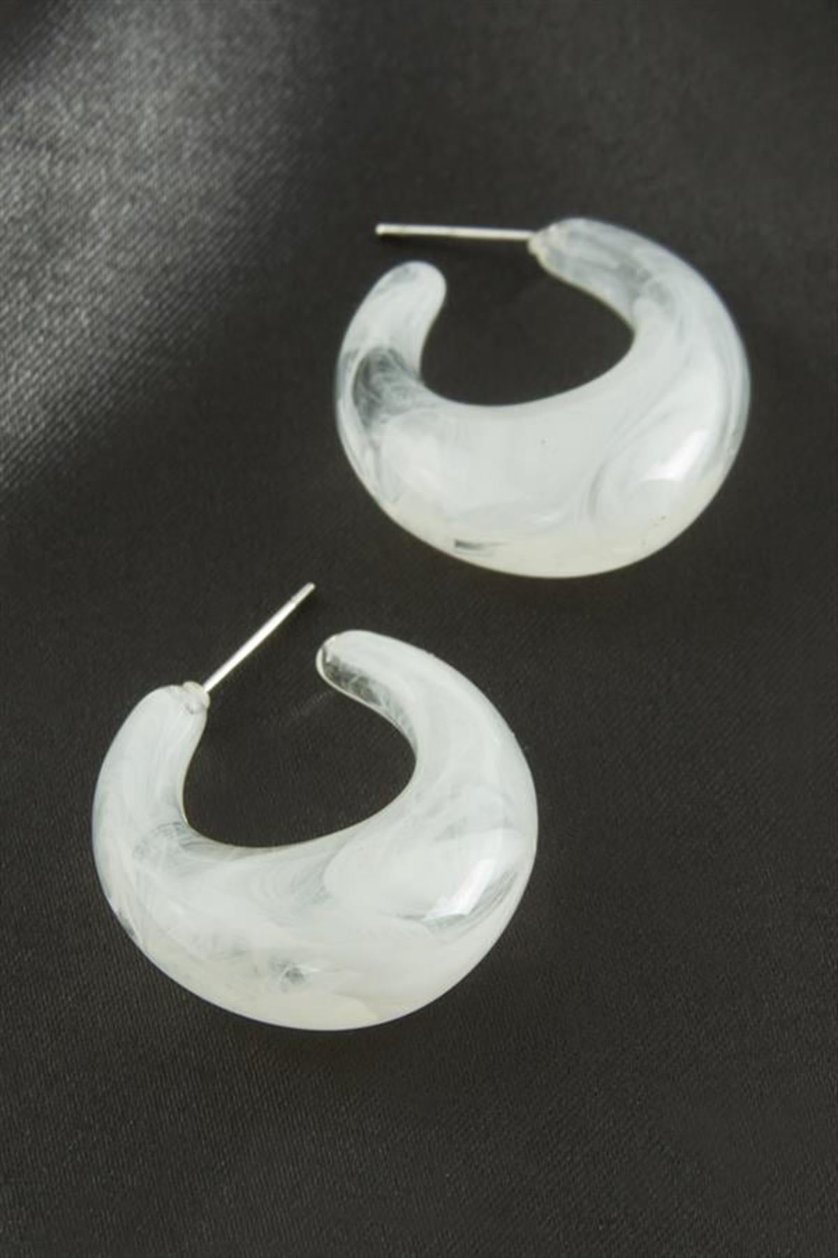 Oval Plastik Küpe - Beyaz