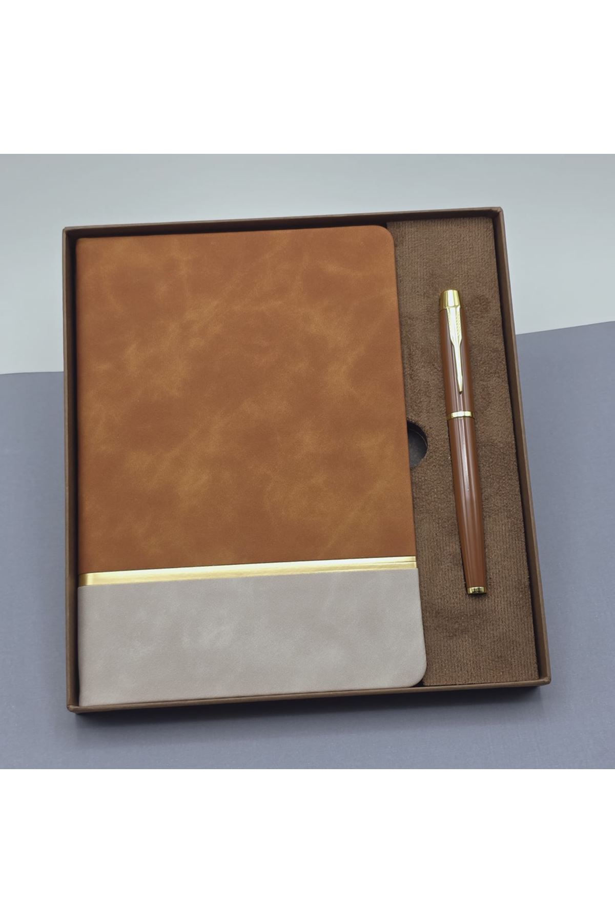 Altın Şeritli Taba Deri Defter - Kahverengi Roller Kalem - Kutulu Özel Hediye Seti