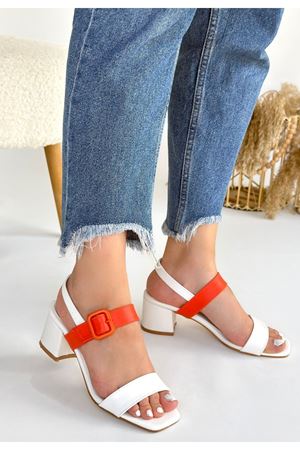 Year Beyaz Cilt Turuncu Detaylı Beyaz Topuklu Ayakkabı