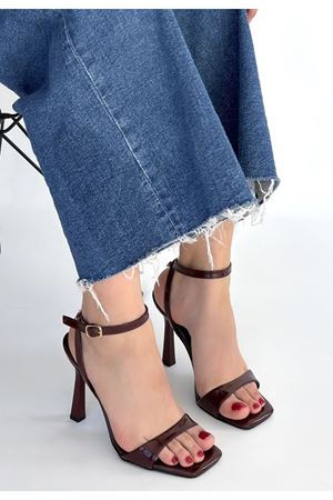 Jowin Bordo Rugan Topuklu Bilekten Kemerli Ayakkabı