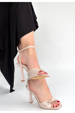 Hoste Bej Rugan Topuklu Bilekten Kemerli Ayakkabı