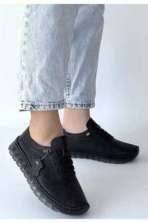 Omma Siyah Deri Lazerli Bağcıklı Spor Ayakkabı