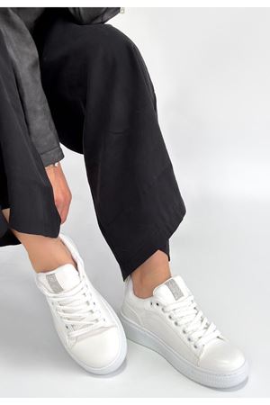 Yier Beyaz Cilt Bağcıklı Spor Ayakkabı