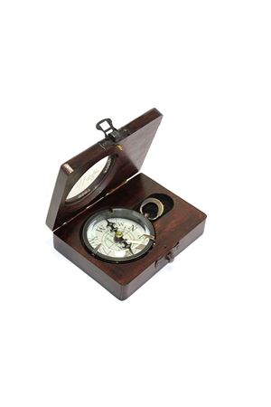 Ahşap Kutulu Üzeri Desenli Pirinç Pusula