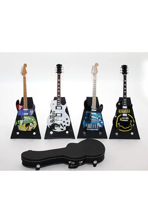 Çantalı Gitar Figürü