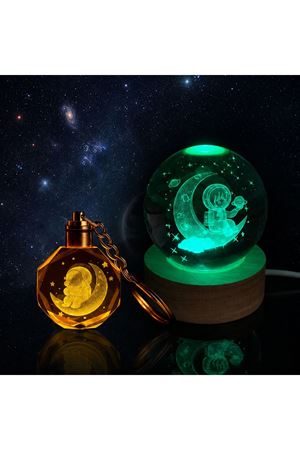Işıklı Renk Değiştiren Cam Küre - Işıklı Anahtarlık Hediye Seti - Ay Üzerinde Oturan Astronot Tasarımlı